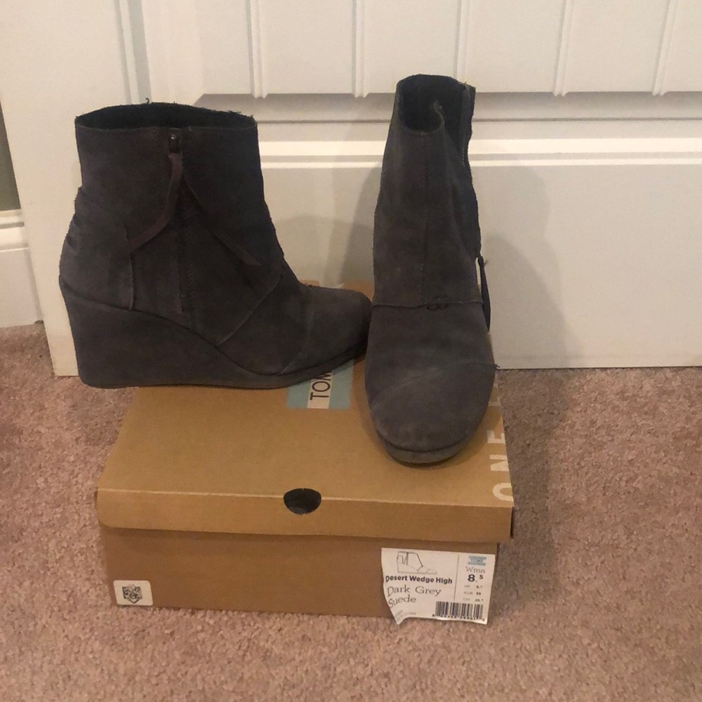 Women's Dark Grey Suede Desert Wedge High (Toms)